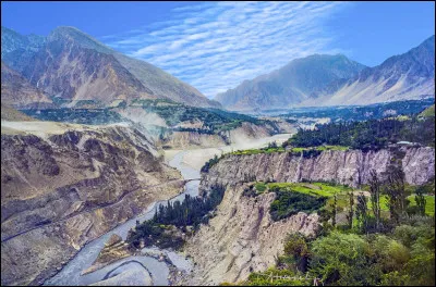 Le Croissant d'Or, situé aux confins de l'Afghanistan, de l'Iran et du Pakistan, désigne la principale région au monde de production d'une drogue. Laquelle ?
