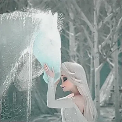 À la fin du film, que décide Elsa pour honorer sa parole qui était de protéger le royaume d'Arendel ?