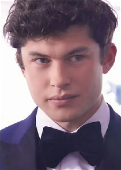 Qu'a fait Toni dans la saison 4 pour se venger de Nick St Clair après avoir appris qu'il avait essayé d'abuser de sa copine Cheryl ?