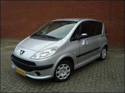 Comment s'appelle cette citadine des années 2000 ?