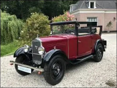 Quel est le nom de cette voiture datant des années 30 ?