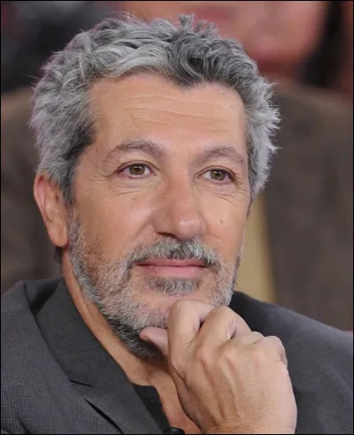 Qui est cet Alain, acteur, réalisateur, scénariste, humoriste et producteur de cinéma né à Oran ?