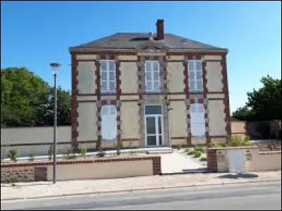 Nous terminons notre balade dominicale dans le Centre-Val-de-Loire, &agrave; R&eacute;clainville. Village de l'arrondissement de Chartres, il se situe dans le d&eacute;partement ...