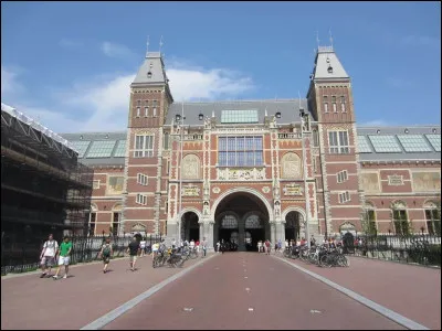 Dans quelle ville européenne peut-on visiter le Rijksmuseum ?