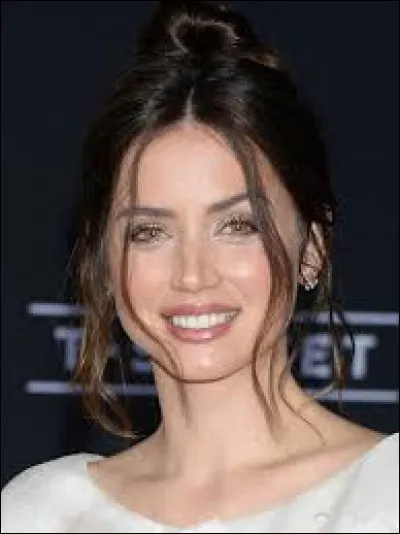 Qui est cette actrice, n&eacute;e en 1989, qui a jou&eacute; dans les films "Blade Runner 2049" et dan "Cuban Network" ?