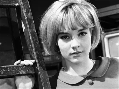 ''En écoutant la pluie'' est une reprise de Sylvie Vartan. Quel mois est lié à la pluie dans le calendrier révolutionnaire ?