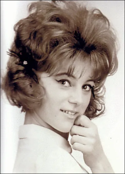 ''L'école est finie'' de Sheila est aussi le titre d'un film d'Anne de Pétrini qui a partagé la vie de Ramzy Bedia. Avec qui ce dernier a-t-il formé un duo comique ?