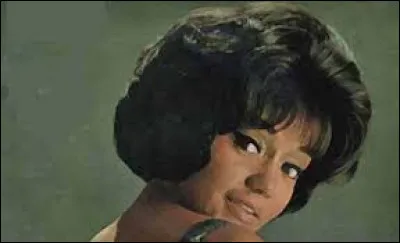 ''T'en va pas comme ça'' est un titre d'une chanteuse appelée Holloway. Quel est son prénom ?