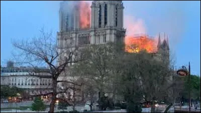 Pour plaire à la reine d'ici bas, de l'au-delà comme celle de pluie ("urbiz et orquiz", selon M. Lepape...) : chanteur francophone [d'où ?] que, quand il chante son rôle [lequel ?], ben, on dit "Gare !". Acquiesce ?