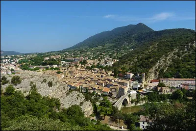 Nyons, peuplée de 6800 habitants, située dans la petite région des Baronnies, traversée par l'Eygues, est une sous-préfecture ...