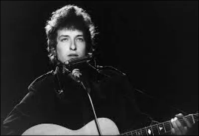 ''Blowin' in the Wind'' est une chanson de Bob Dylan mais c'est un groupe de trois personnes qui l'a fait connaître mondialement : Peter, Paul and -------------.