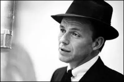 À la fin de quel film entend-on ''Fly Me To The Moon'' de Frank Sinatra sur une image de Tommy Lee Jones allongé, mort sur la Lune ?