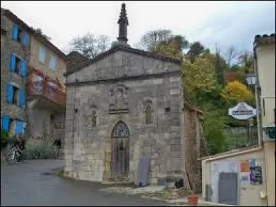 Voici la chapelle Saint-Martin de Saint-Martin-de-Castillon. Village perché Vauclusien, il se situe en région ...