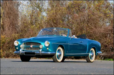 Comme de nombreux modèles français de l'époque, celui-ci s'inspire des modèles venus des États-Unis. Pour ce modèle, Renault a utilisé un nom de classe de bateau. Quel est-il ?