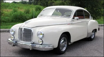 Pénalisés par les décisions politiques de l'État français, nous avons perdu de nombreux constructeurs notamment ceux qui se voulaient luxueux. Je vous présente un de ces modèles avant qu'il ne sombre dans l'oubli. Saurez-vous la nommer ?