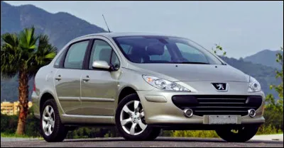 Nos constructeurs français produisent des modèles spécifiques pour certains marchés, comme cette compacte tri-corps. Quelle est-elle ?