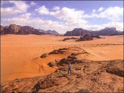 Ensemble de canyons, falaises et grottes où furent tournés notamment "Laurence d'Arabie" et "Seul sur Mars". Où sommes-nous ?