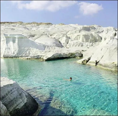 Si je vous dis "Sarakiniko", vous avez une chance de savoir où nous nous trouvons... Ce n'est pas tout à fait déserté, mais le paysage est complètement aride et dépourvu de végétation !