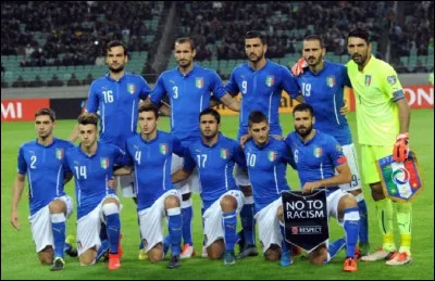 Quel est le surnom de l'équipe nationale italienne de football ?