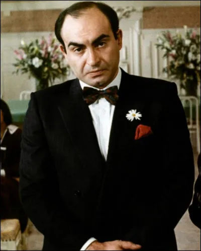 Cet acteur de théâtre et de cinéma, surtout connu pour les émissions télévisuelles "Merci Bernard" et "Palace" de Jean-Michel Ribes, c'est ... Khorsand.