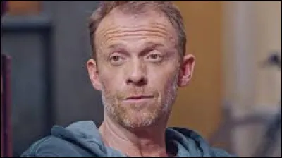 Qui aide Eric à réviser pour son concours ?