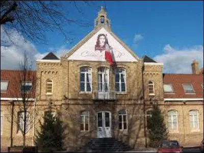 Ancienne commune des Hauts-de-France, dans l'arrondissement de Dunkerque, Saint-Pol-sur-Mer se situe dans le département ...