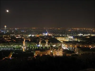 A quelle ville de France appartient cette image ?