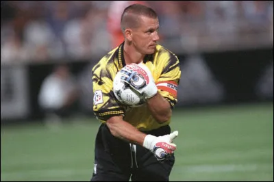 Quel gardien de but célèbre de l'équipe de France de footbal est corse ?