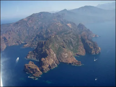 Quelles sont les structures de la société corse ?