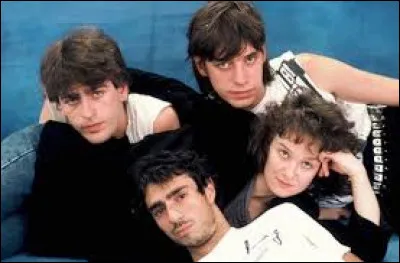 Cochez l'intrus du groupe téléphone !