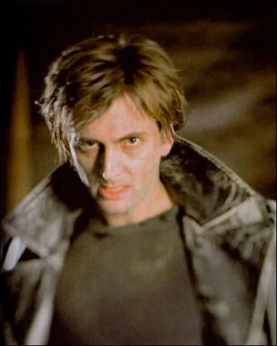 Au tout début du tome 4, qui se fait tuer par Barty Croupton Jr ?