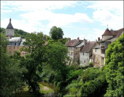 Ce bourg de charme de la vallée de la Creuse a inspiré le peintre Théodore Rousseau observateur attentif de la nature...