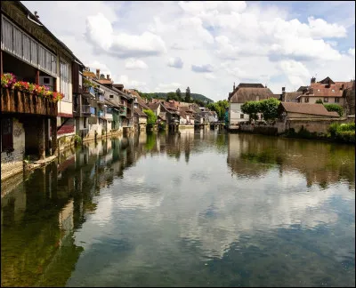 Né en 1819 dans cette commune du Doubs, Gustave Courbet y retournera vers 1850 et y aménage son un atelier. Ce retour aux sources va l'inspirer et changera sa manière de peindre...