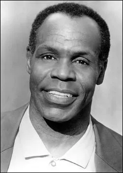 Danny Glover est dans la saga :