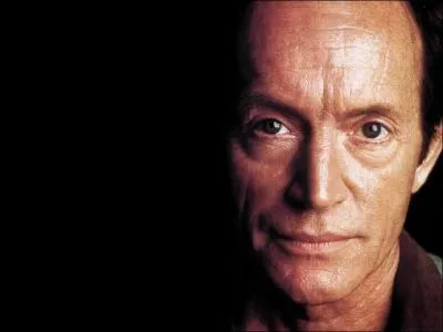Lance Henriksen est dans la saga :