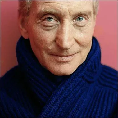 Charles Dances est dans la saga :