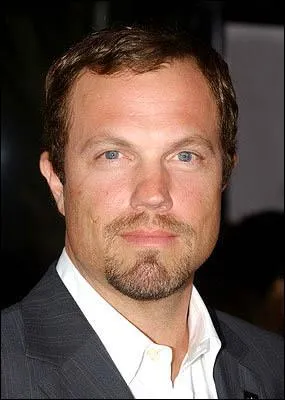 Adam Baldwin est dans la saga :