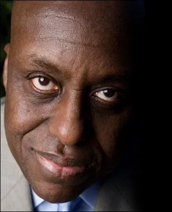 Bill Duke est dans la saga :