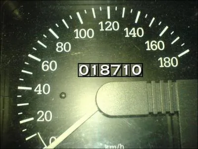 Kilomtres au compteur de la voiture au dpart : 18 605 km. A l'arrive : 18 710. Quelle est la distance parcourue ?