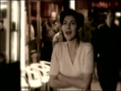 Complétez les paroles de ce vers du troisième couplet : 
"Plus brillante, plus belle
 Pour ..."