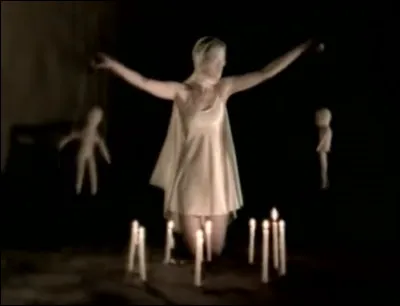 Complétez les paroles de ce vers du premier couplet : 
"C'était le temps d'avant.
 Et si tout zappe ..."