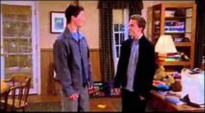 Dans un &eacute;pisode, Jessica et toute la famille rentrent du th&eacute;&acirc;tre. Il y a une sc&egrave;ne o&ugrave; Reese et son fr&egrave;re Malcolm se mettent &agrave; danser (car ils se croyaient mutuellement gays). Sur quel groupe de musique les deux fr&egrave;res dansent-ils ?