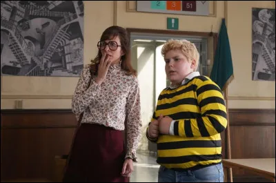 Qui joue le rôle de Mademoiselle Râteau la prof de musique ?