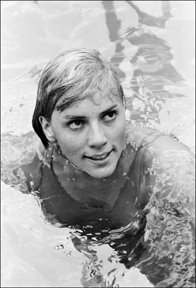 Cette nageuse, vice-championne olympique du 100 m dos en 1964 et championne d'Europe en 1966 c'est ... Caron.