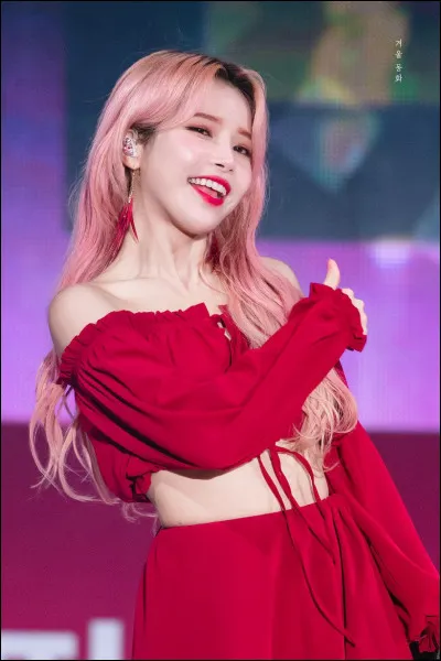 Solar a quel réseau social pour communiquer avec ses fans ?