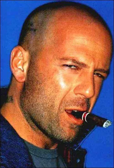 Bruce Willis apparat chez :