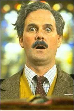 John Cleese apparat chez :