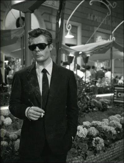 Marcello Mastroianni, après "Nuit blanche" et "le Pigeon", connaît la consécration en 1960 avec son rôle dans ...