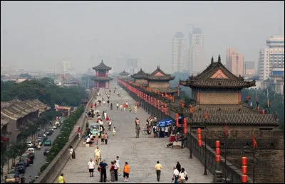 X comme cette ville chinoise de plus de 8 millions d'habitants, capitale de la province du Shaanxi, autrefois capitale de la Chine sous le nom de Chang'an :