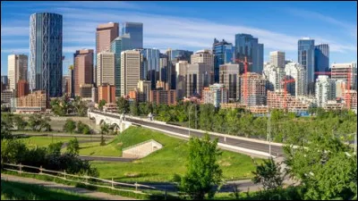 C comme cette grande ville canadienne, située dans les contreforts des montagnes Rocheuses :